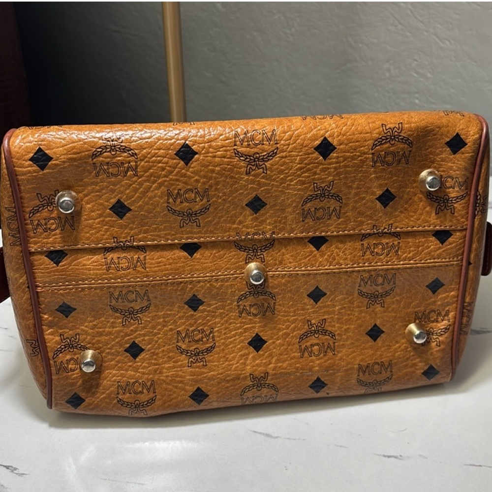 MCM Boston Bag in Iconic MCM Tan Logo - Picture 4 of 6